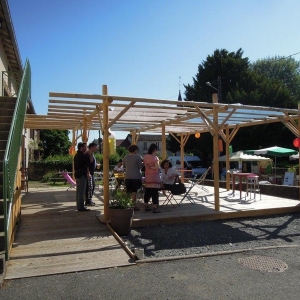FENIL Terrasse avec gens